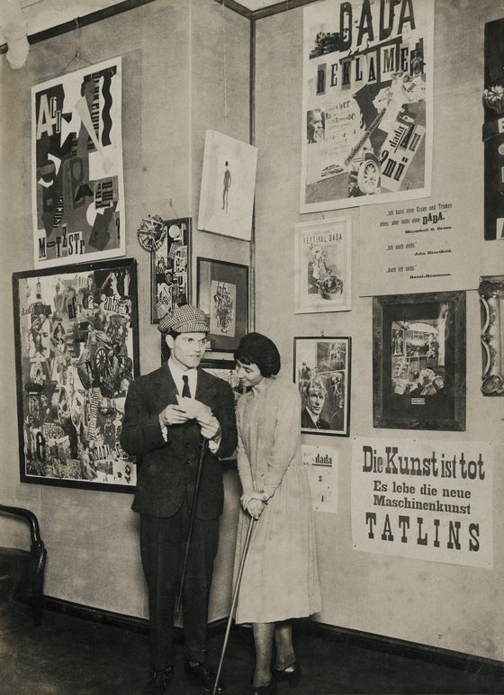 Robert Sennecke, Ohne Titel (Raoul Hausmann und Hannah Höch auf der Ersten Internationalen Dada-Messe), 1920, Repro: © Berlinische Galerie/Anja Elisabeth Witte