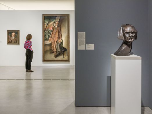 Ausstellungsansicht „Kunst in Berlin 1880—1980“, Foto: © Roman März (abgebildete Werke: Christian Schad, Otto Dix, William Wauer, © VG Bild-Kunst, Bonn 2023)