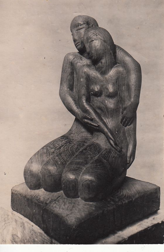 Louise Stomps, Das Paar I, 1937, Eiche, H – 45 cm, Berlinische Galerie, © Nachlass Louise Stomps