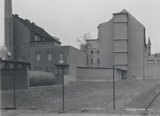 Photograph by Michael Schmidt, Gelatin silver paper, 20,5 x 28,1 cm