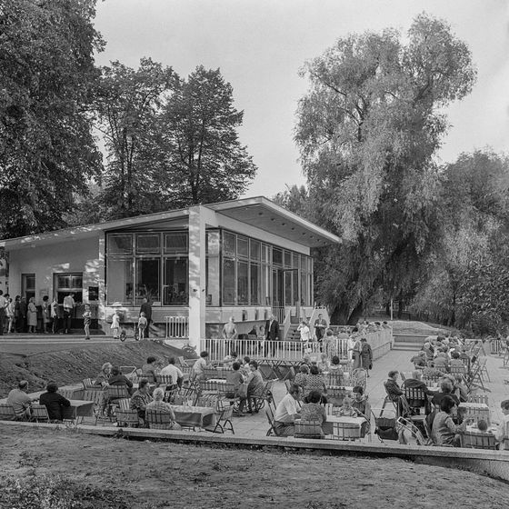 Milchhäuschen am Weißensee von Ludmilla Herzenstein, um 1978, Berlin-Weißensee, Parkstraße 33a, © Kurt Schwarz