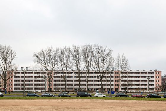 Laubenganghaus Karl-Marx-Allee von Ludmilla Herzenstein, 2023, © Sabine Mittermeier