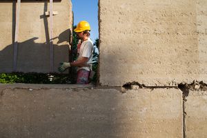 Photo: Moving the elements on the construction site
