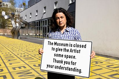 Thank you for your understanding, An artistic Intervention by Cem A., Berlinische Galerie, 2023, Foto: © Victoria Tomaschko Thank you for your understanding, An artistic Intervention by Cem A., Berlinische Galerie, 2023, Foto: © Victoria Tomaschko