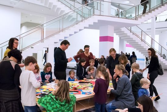 Kindervernissage zur Ausstellung "Eduardo Paolozzi. Lots of Pictures, Lots of Fun" in der Berlinischen Galerie, 11.2.2018, Foto: Barbara Antal