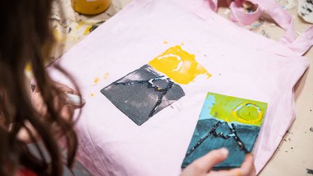 Foto eines von Hand bedruckten T-Shirts