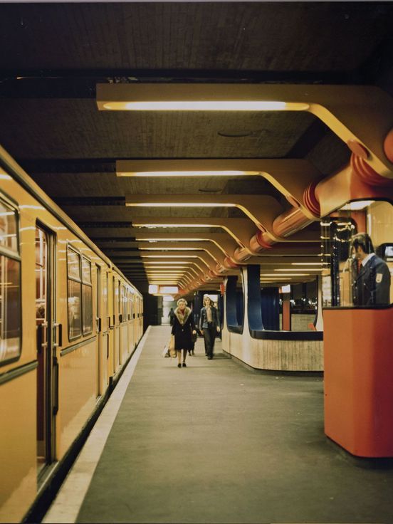 Ralf Schüler und Ursulina Schüler-Witte, U-Bahnhof Schloßstraße Bahnsteig, 1974