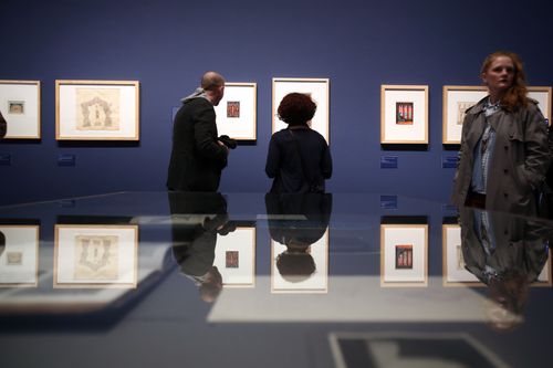 Eröffnung "Erwin Wurm. Bei Mutti" und "Visionäre der Moderne. Paul Scheerbart, Bruno Taut, Paul Goesch" in der Berlinischen Galerie, 14.4.2016, Foto: Amin Akhtar Eröffnung "Erwin Wurm. Bei Mutti" und "Visionäre der Moderne. Paul Scheerbart, Bruno Taut, Paul Goesch" in der Berlinischen Galerie, 14.4.2016, Foto: Amin Akhtar