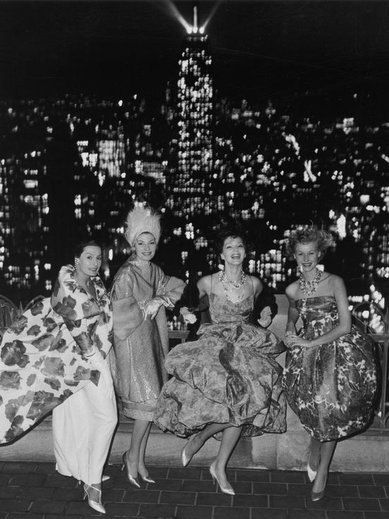 F.C. Gundlach, Berliner Mode, fotografiert auf dem Dach des RCA Building, New York 1958 