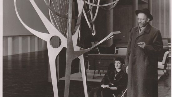 Schwarz-Weiß Fotografie von Hans und Hildegard Uhlmann in der Hochschule der Musik in Berlin 1954