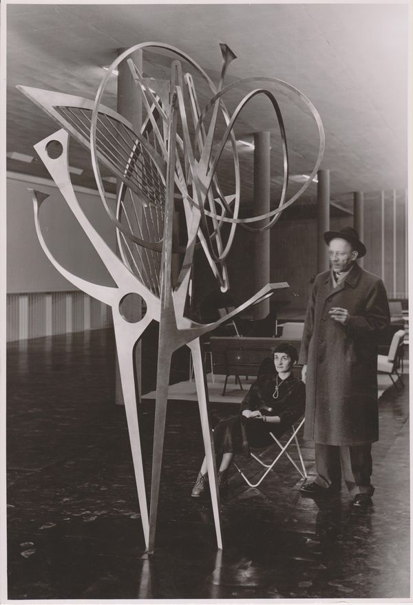 Schwarz-Weiß Fotografie von Hans und Hildegard Uhlmann in der Hochschule der Musik in Berlin 1954