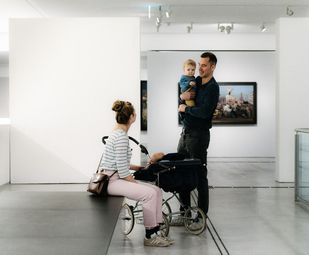 Ausstellungsbesucher*innen, © Daniel Müller