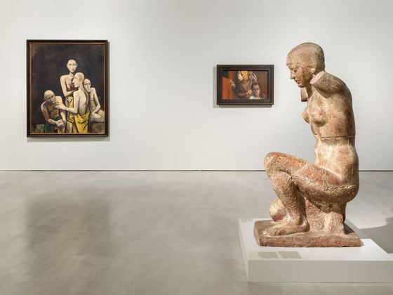 Ausstellungsansicht „Kunst in Berlin 1880—1980“, Foto: © Roman März (abgebildete Werke: Ludwig Kasper, Felix Nussbaum, Karl Hofer, © VG Bild-Kunst, Bonn 2022)