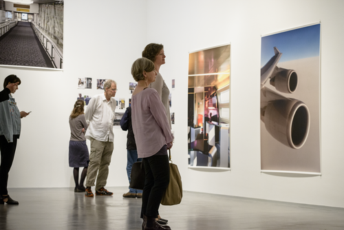 Preview zur Ausstellung "Die fotografierte Ferne. Fotografen auf Reisen (1880–2015)", 17.5.2017, Foto: Hannes Wiedemann Preview zur Ausstellung "Die fotografierte Ferne. Fotografen auf Reisen (1880–2015)", 17.5.2017, Foto: Hannes Wiedemann