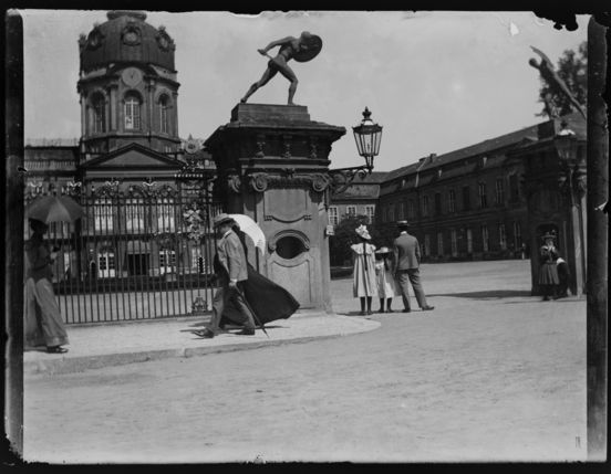 Black-and-White-Photography: Heinrich Zille, Ohne Titel (Schloss Charlottenburg), August 1901