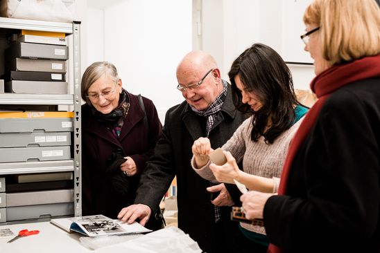 Freunde der Berlinischen Galerie besuchen die Fotografin Loredana Nemes in ihrem Studio, 26.2.2016, Foto: Hannes Wiedemann