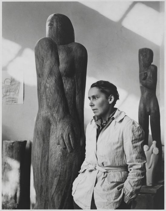 Black and white photo: Gerda Schimpf, Louise Stomps in the studio at Schillerstraße 21, Berlin 1948 , Berlinische Galerie, Photo: Anja Elisabeth Witte