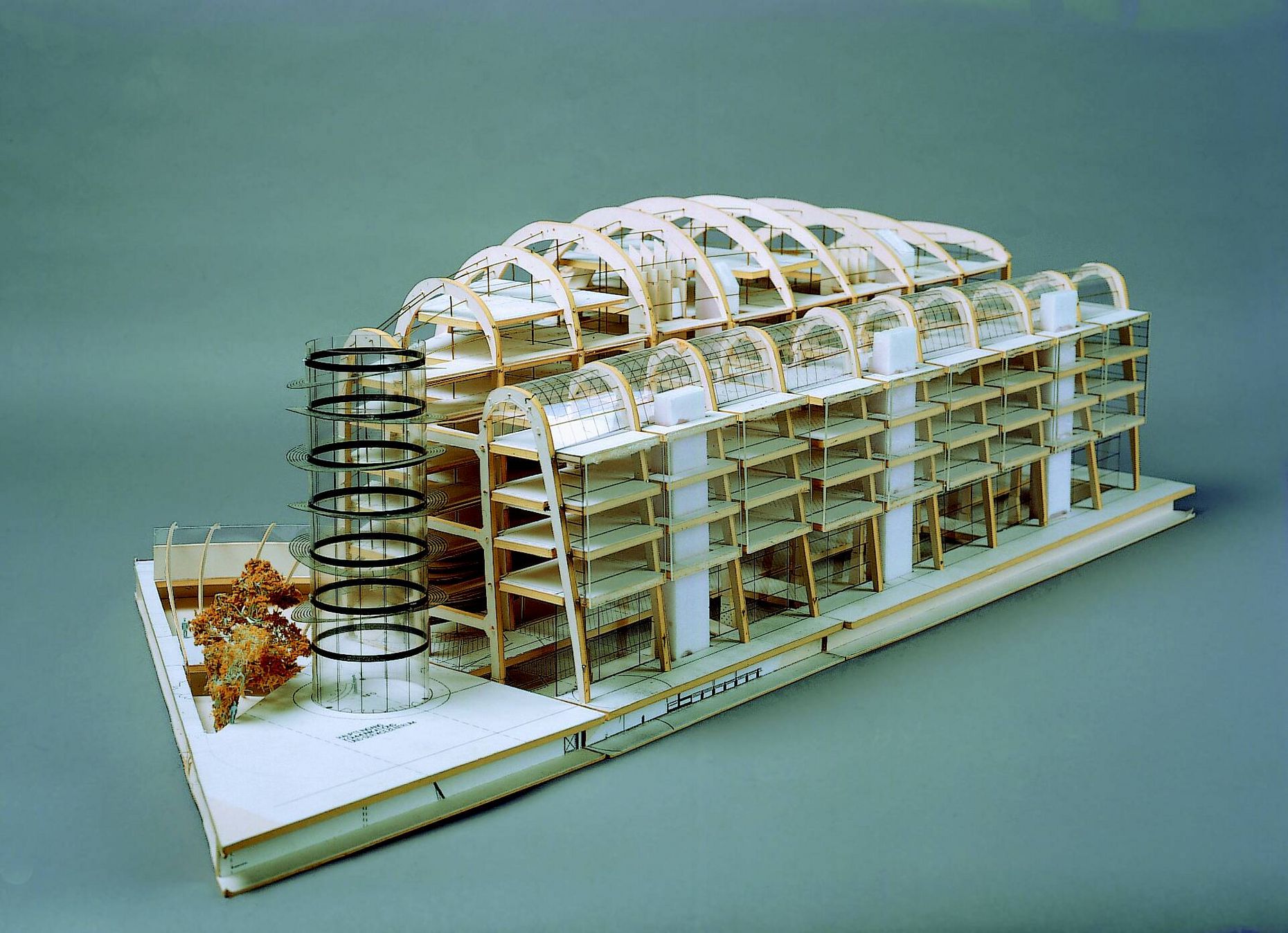 Architekturmodell von Nicholas Grimshaw and Partners, Pappe, Papier, Kappaplatte, 20 x 60 x 30 cm