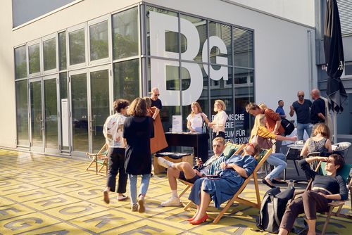 Art After Work von Jung und Artig (den jungen Freunden der Berlinischen Galerie) zur Ausstellung "realities:united. Fazit", 17.7.2019, Foto: Dovilė Aleksaitė Art After Work von Jung und Artig (den jungen Freunden der Berlinischen Galerie) zur Ausstellung "realities:united. Fazit", 17.7.2019, Foto: Dovilė Aleksaitė