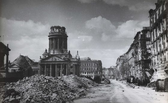 Georgij Petrussow, Ruinen, Berlin Anfang Mai 1945, 1945, © Alex Lachmann