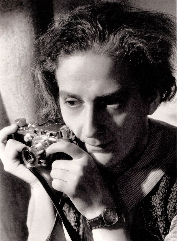 Black and white photo: Lotte Jacobi photographed by her sister Ruth Jacobi, New York 1935