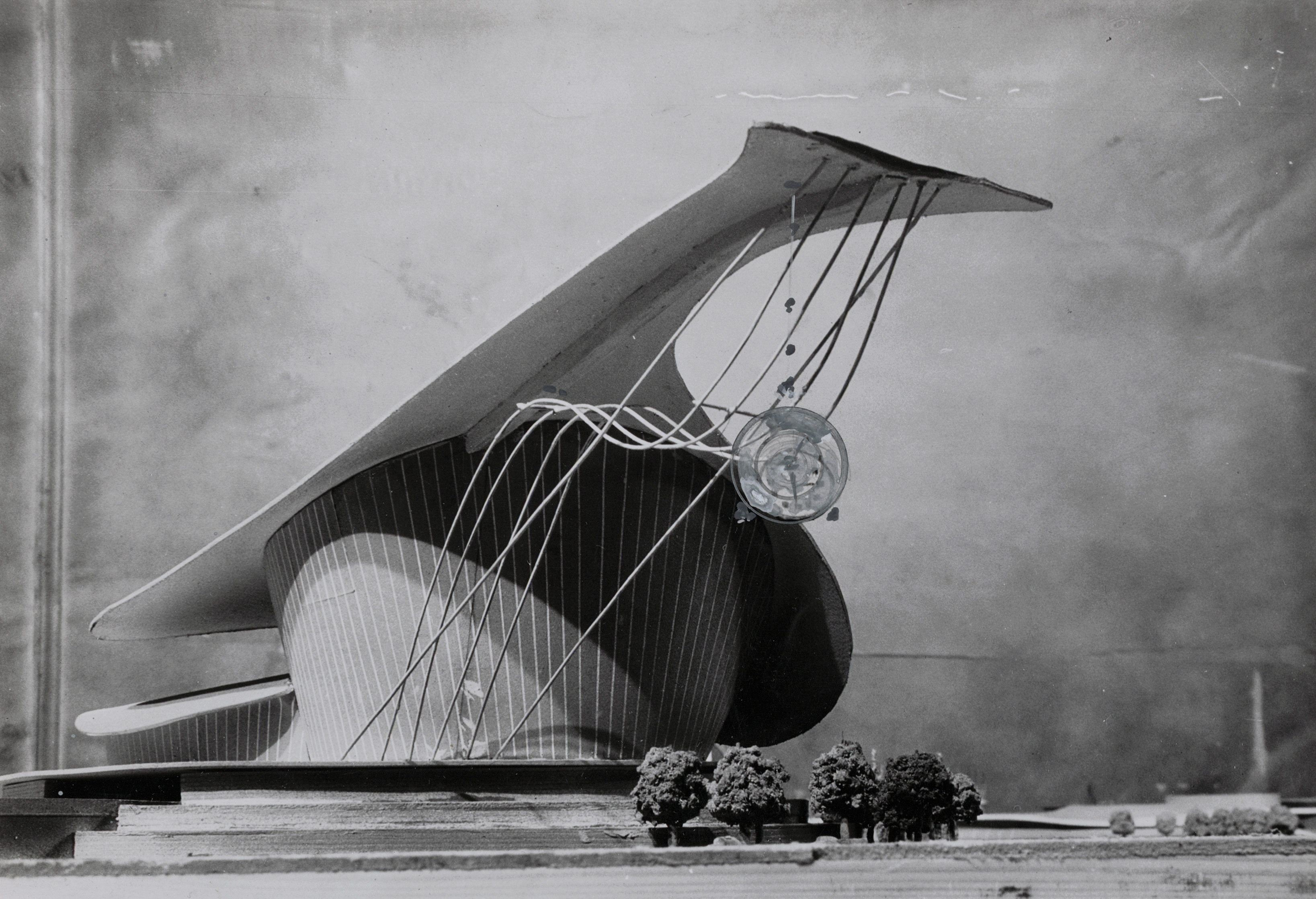 Sergius Ruegenberg, Urban planning competition "Around the Zoo" (not realized) - Model view of bus stop shelter, 1948