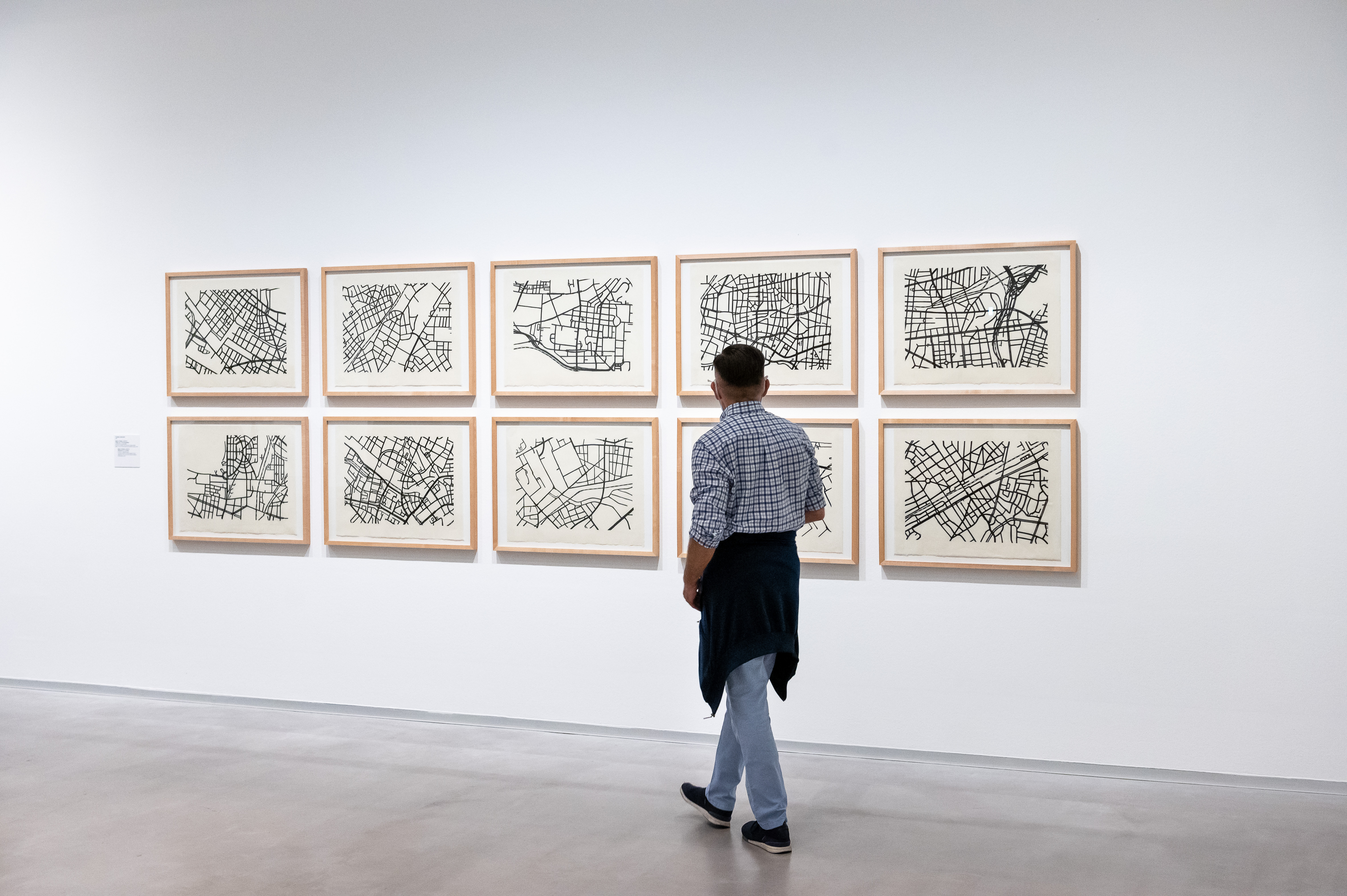 Ausstellungsansicht, "Gezeichnete Stadt", Berlinische Galerie, Foto: © Harry Schnitger (Abgebildetes Werk: Theresa Lükenwerk, Maps of Berlin, 2013/14, © VG Bild-Kunst, Bonn 2020) Ausstellungsansicht, "Gezeichnete Stadt", Berlinische Galerie, Foto: © Harry Schnitger (Abgebildetes Werk: Theresa Lükenwerk, Maps of Berlin, 2013/14, © VG Bild-Kunst, Bonn 2020)