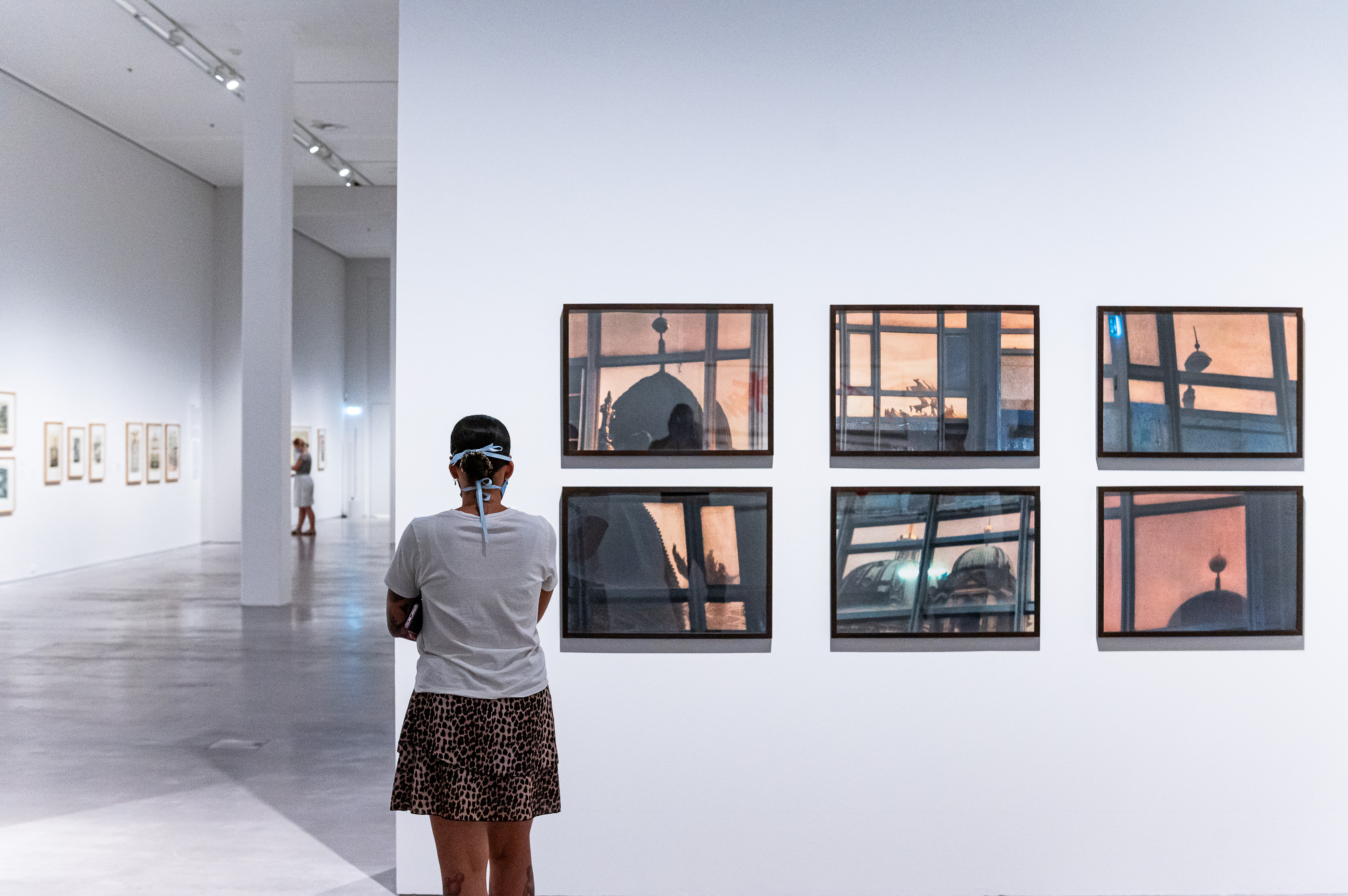 Ausstellungsansicht „Gezeichnete Stadt“, Berlinische Galerie, Foto: © Harry Schnitger (Abgebildete Werke: Tacita Dean, Palast I-VI, 2005, © Tacita Dean) Ausstellungsansicht „Gezeichnete Stadt“, Berlinische Galerie, Foto: © Harry Schnitger (Abgebildete Werke: Tacita Dean, Palast I-VI, 2005, © Tacita Dean)