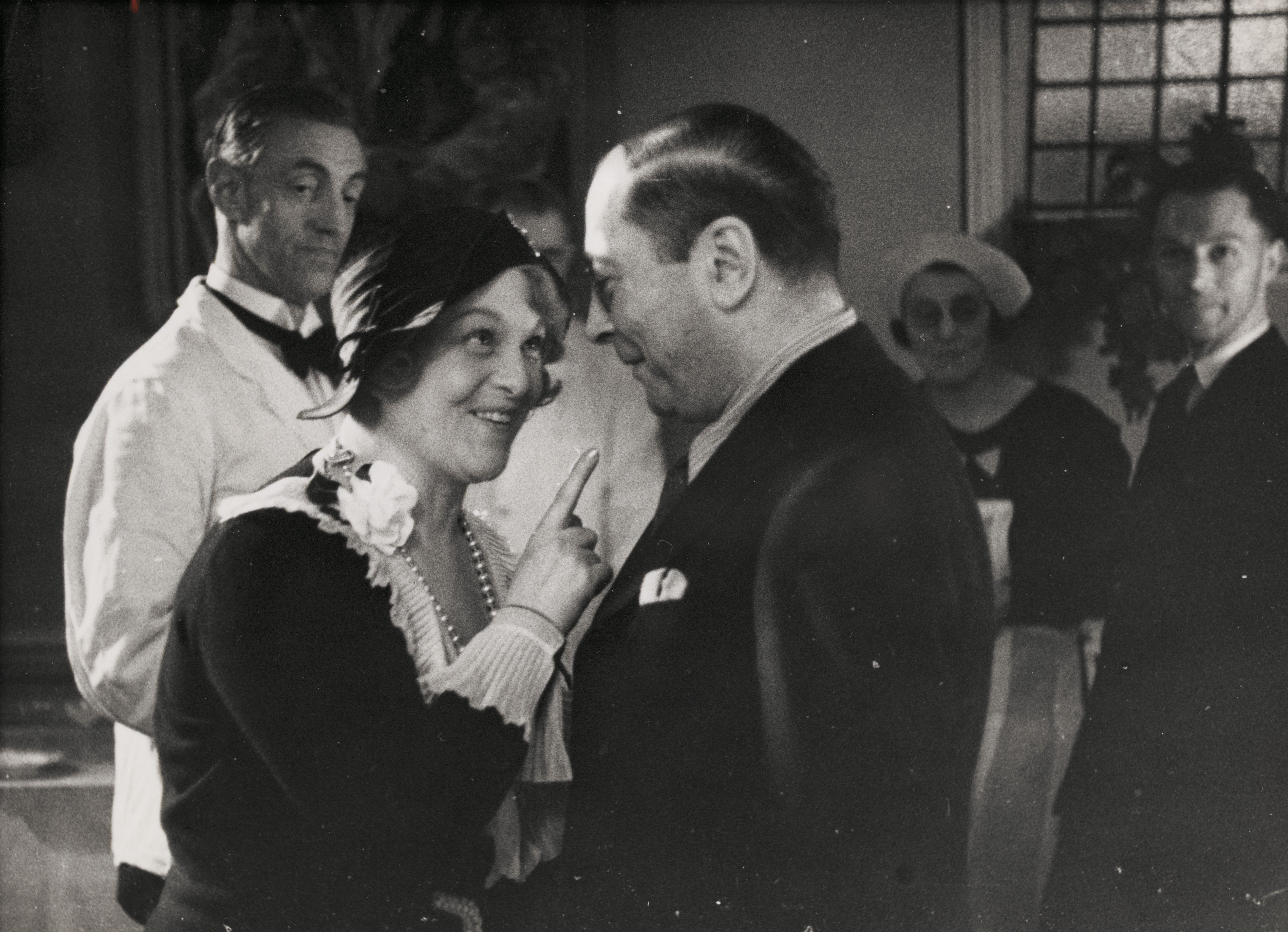 Erich Salomon, Die Sopranistin Margaret Sheridan und der Dirigent Vincenzo Bellezza in London, 1938, © Urheberrechte am Werk erloschen Erich Salomon, Die Sopranistin Margaret Sheridan und der Dirigent Vincenzo Bellezza in London, 1938, © Urheberrechte am Werk erloschen